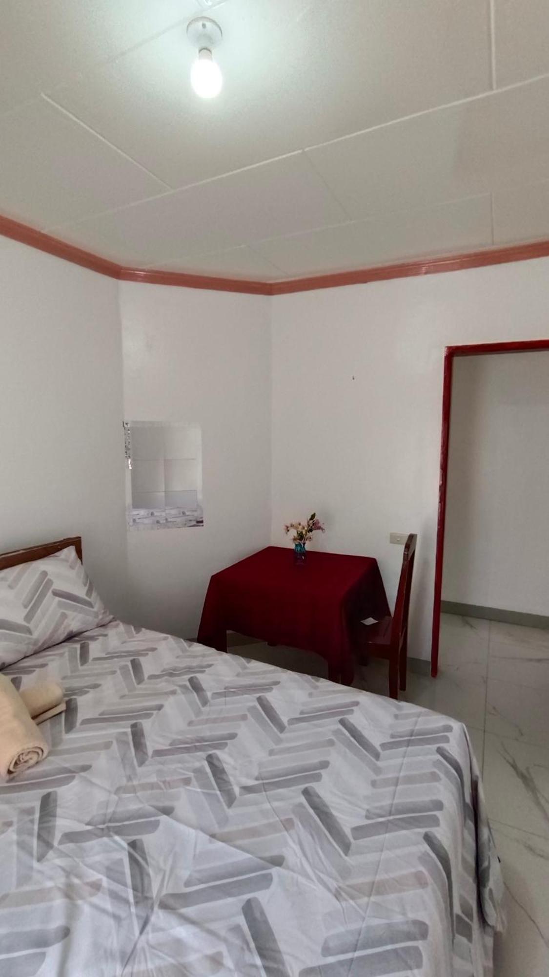 Bella'S Bed & Breakfast Dauis Exterior foto